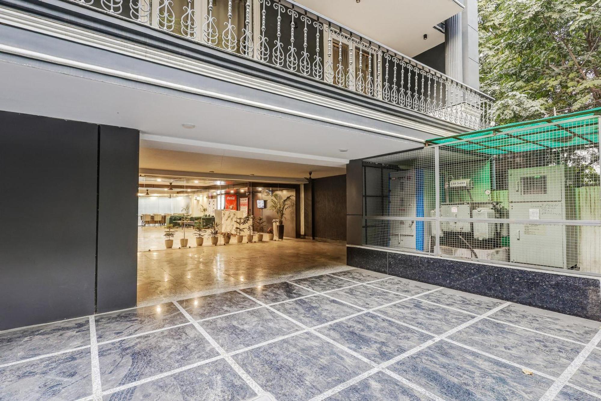 Super Townhouse Oak Udyog Vihar Gurgaon Exterior foto