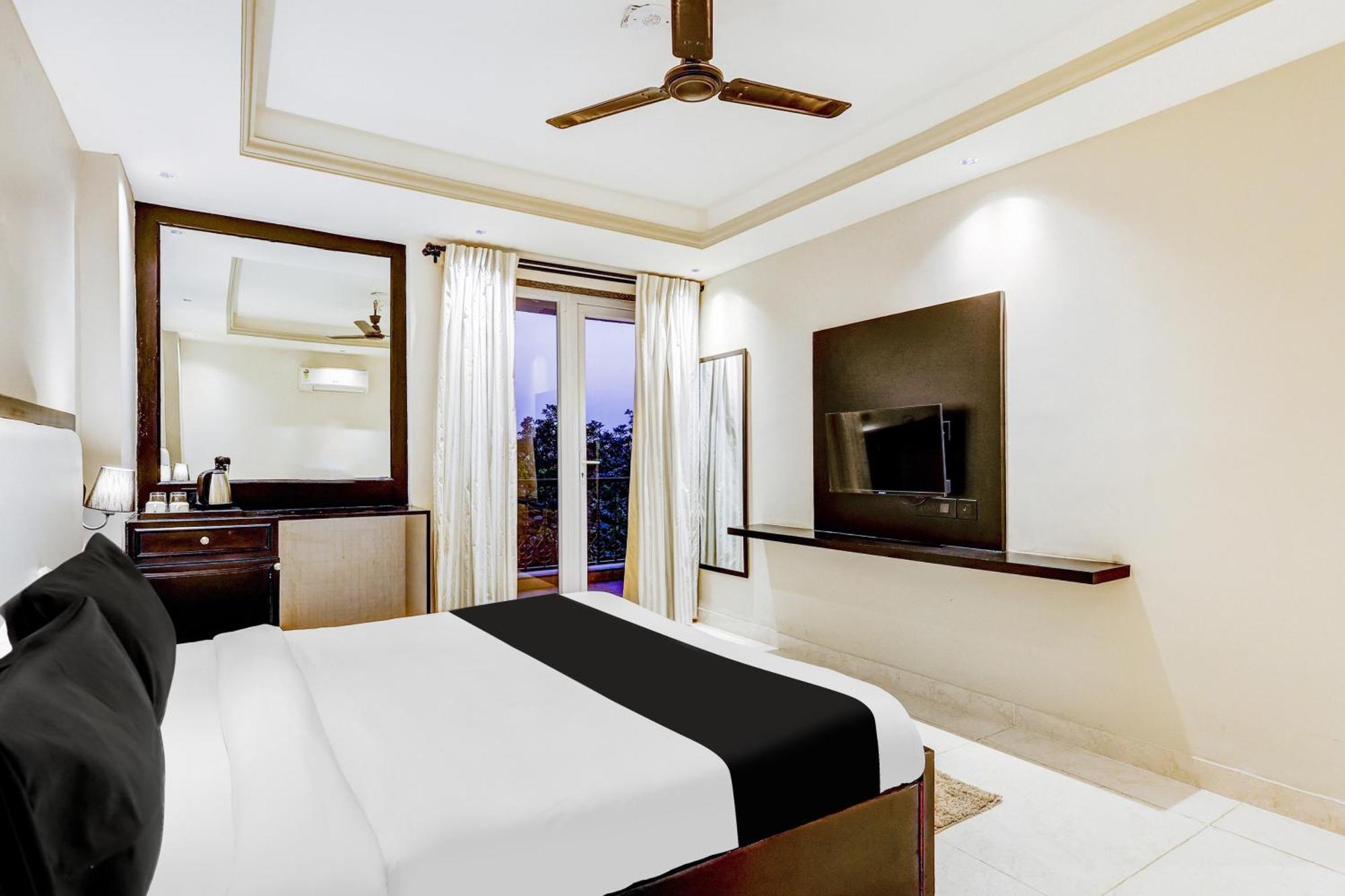 Super Townhouse Oak Udyog Vihar Gurgaon Exterior foto