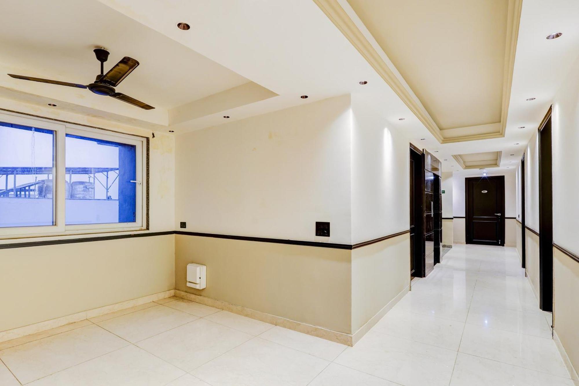 Super Townhouse Oak Udyog Vihar Gurgaon Exterior foto